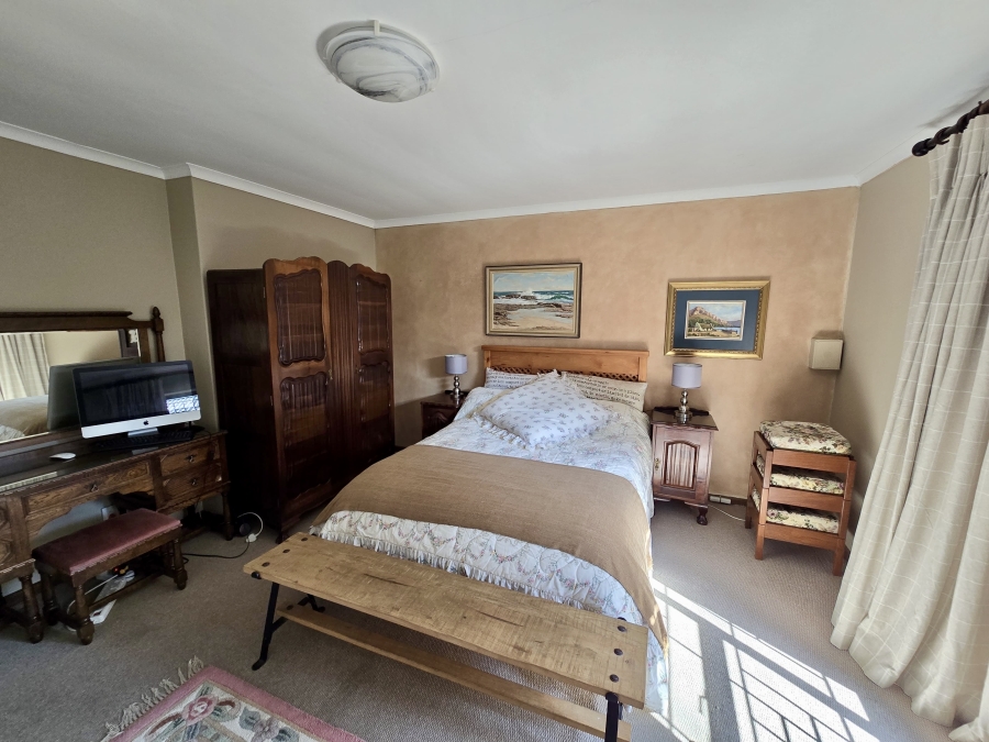 4 Bedroom Property for Sale in Loerie Park Western Cape
